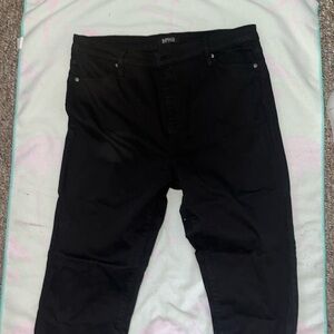 Women’s size 14 black skinny jeans. Stretchy. Great condition.